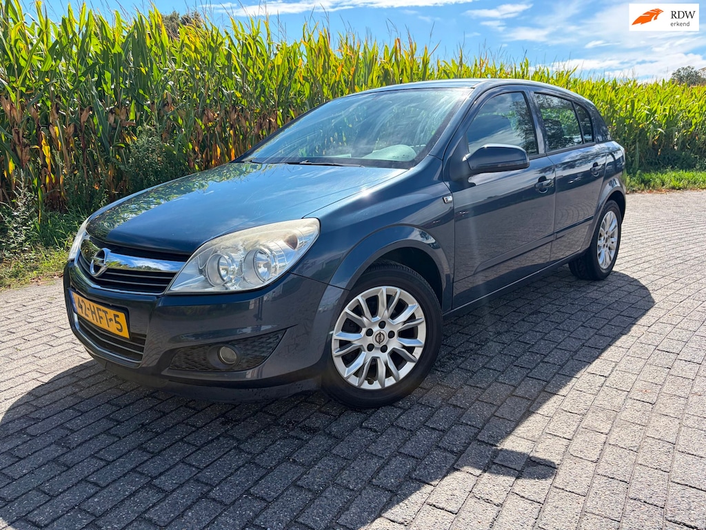 Opel Astra 1.6 Temptation 5 drs - lage km stand