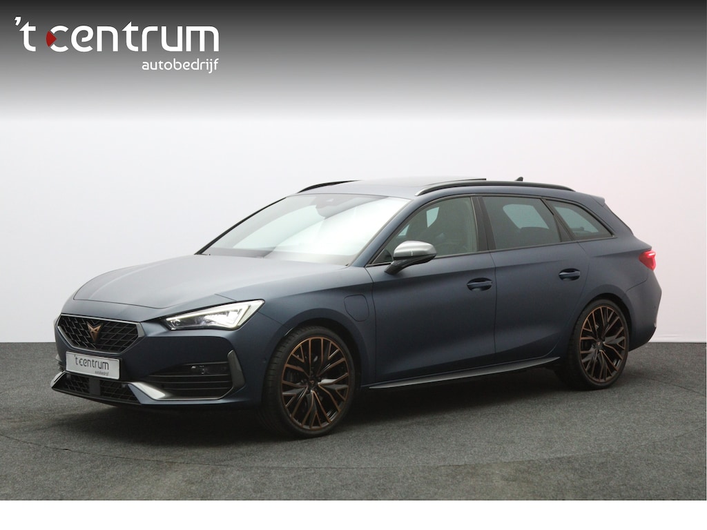 CUPRA Leon Sportstourer 1.4 e-Hybrid 245 PK VZ Copper Edition PHEV, Panoramadak, Kuipstoelen, Adap. Cruise Control, Matrix-LED