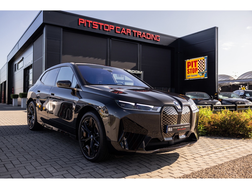 BMW iX XDrive50 M 112 kWh, B&W Audio, Sky-Lounge, Massage, Laser, Soft-Close!