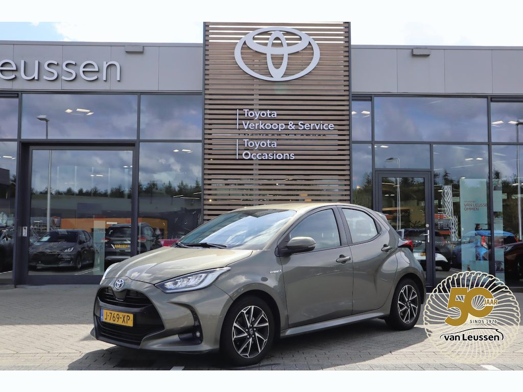 Toyota Yaris 1.5 HYBRID DYNAMIC LED LMV-16" APPLE/ANDROID KEYLESS NAVI ALL-SEASON DEALER ONDERHOUDEN