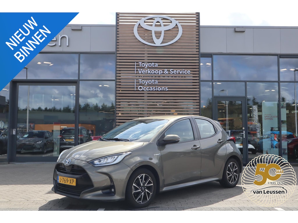 Toyota Yaris 1.5 HYBRID DYNAMIC LED LMV-16" APPLE/ANDROID KEYLESS NAVI ALL-SEASON DEALER ONDERHOUDEN