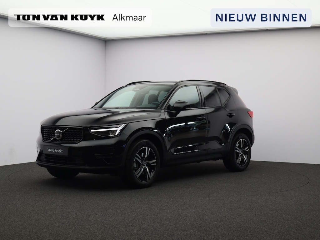 Volvo XC40 2.0 B4 Plus Dark / Trekhaak / Harman Kardon / Stoelverwarming voor & achter / Memory seats / Voorruitverwarming