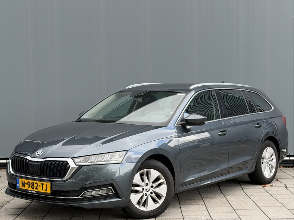 Skoda Octavia Combi BWJ 2021 | 1.5TSI 150PK Business Ed AUTOMAAT | TREKHAAK | CLIMA | NAVI | STOELVERW | PDC 2x | CRUISE | CAMERA | PRIVACY GLASS