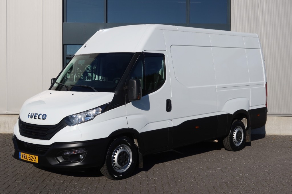 IVECO Daily 35S16V 2.3 L2H2 156pk Airco Cruise, Camera, Trekhaak 3500kg