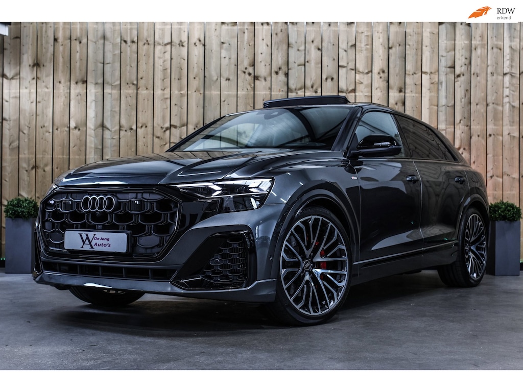 Audi Q8 60 TFSI e Quattro Competition *Pano*RS-Stoelen*B&O*4-Wiel besturing*360 Camera*