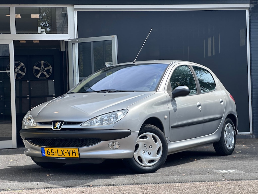 Peugeot 206 1.4 Gentry 1e EIG / CLIMA / ELEKT RAMEN / NAP