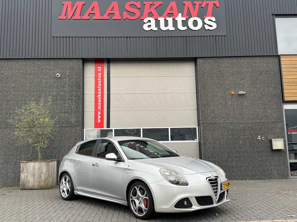 Alfa Romeo Giulietta 1.750 TBi 235pk Quadrifoglio Verde / Rood leder / Service history / INRUILKOOPJE!