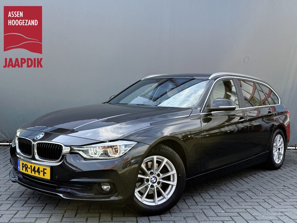 BMW 3-Serie Touring 320d High Executive BWJ 2017 AUTOMAAT | LEDER | STOELVERW. | ELEK. TREKHAAK | ELEK. ACHTERKLEP | ZWARTE HEMEL | DRAADLOZE TELEFOONLADER | CLIMA |