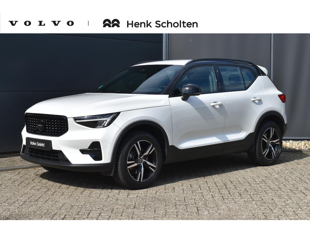Volvo XC40 B4 Automaat Plus Dark | Semi Elek. Inklapbare Trekhaak | Elek. bedienbare voorstoelen met geheugen | Harman Kardon Audio Systeem | Blis | Adaptive Cruise Controle |