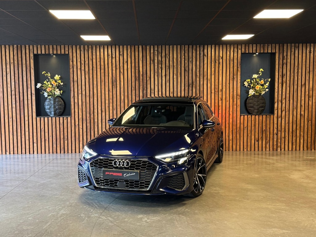 Audi A3 Sportback 35 TFSI S edition / 3x S-Line / Pano / Virtual / Stoelverwarming / Carplay / DAB