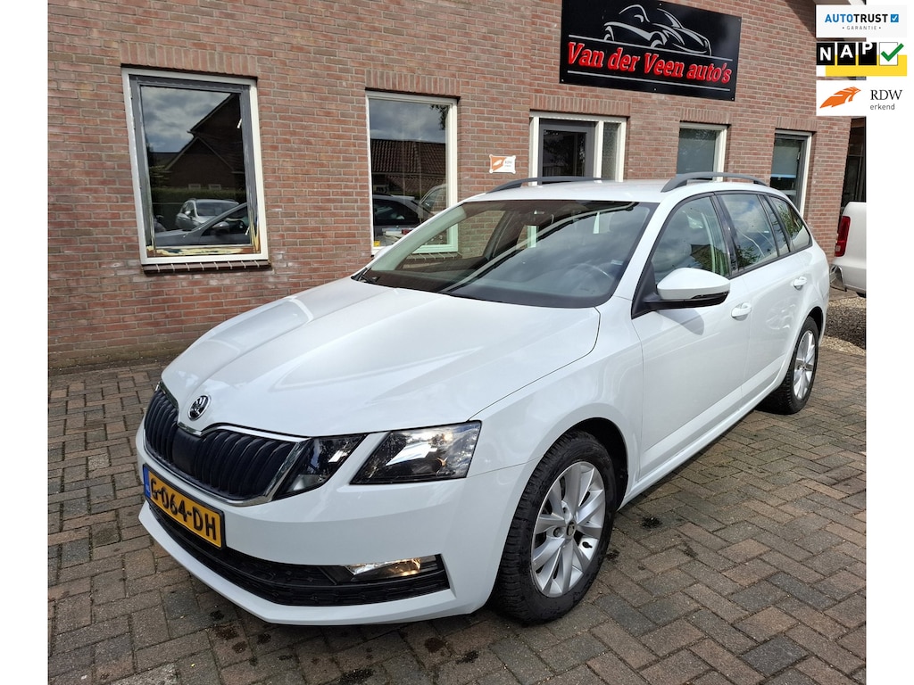 Skoda Octavia Combi 1.0 TSI Greentech Ambition Business. Cruise, carplay, afn. trekhaak, navi, bluetooth, front assist, etc.
