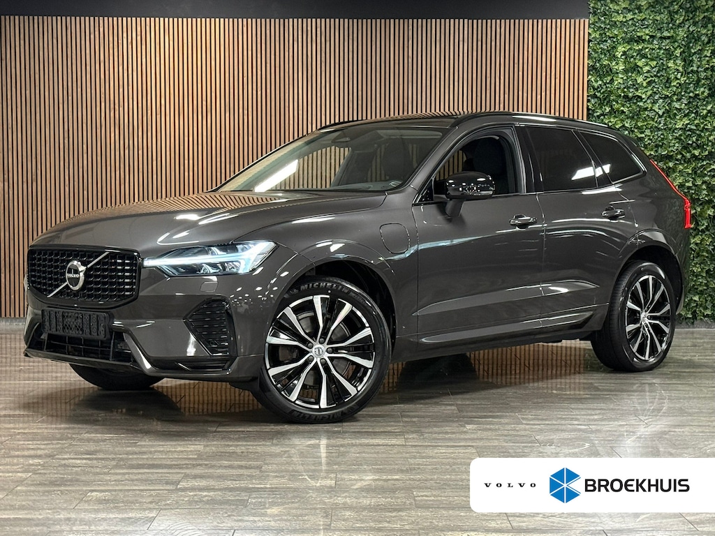 Volvo XC60 T8 AWD Recharge Ultimate Dark | Trekhaak | Head-Up Display | Harman Kardon | 455pk | Adaptieve Cruise Control | Stoelverwarming voor+achter | Stuurwielverwarming | Schuifdak | Full LED Meesturende koplampen | Parkeercamera | Pilot Assist | Standkachel met Volvo On Call App | Elektrische voorstoelen geheugen | Lederen bekleding | Zitting verlenging voorstoelen | Lederen dashboard | 20 Inch | Google Infotainment | Keyless Drive | Elektrisch bedienbare achterklep | DAB Radio | Apple Carplay/Android Auto | Draadloos telefoon opladen | Volvo On Call met mobiele App functie | Platinum Grey Metallic |