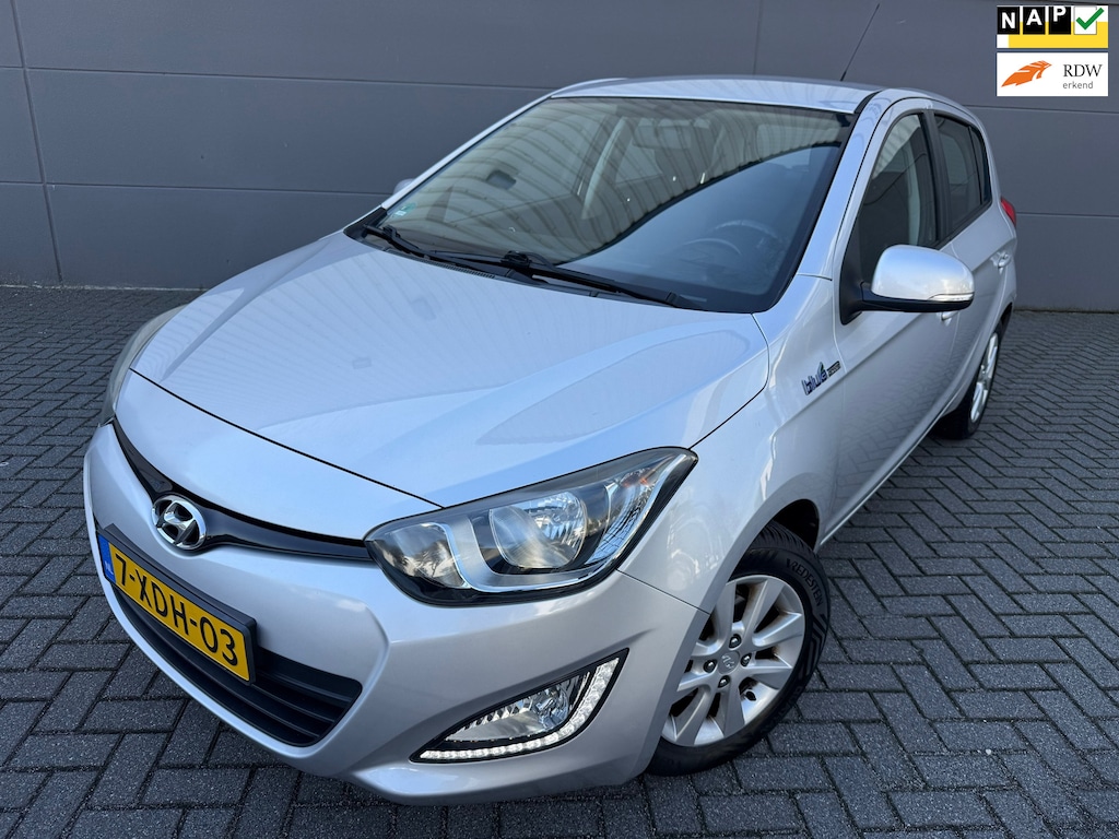 Hyundai i20 1.2i i-Deal*Airco*2eEigenaar*Velgen*APK*NAP*C-D-afstandsbediening