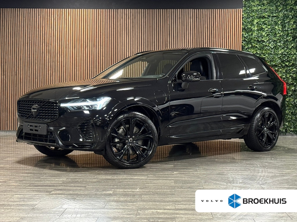 Volvo XC60 T6 AWD Recharge Plus Black Edition | Trekhaak | 360 Camera | Harman Kardon | Adaptieve Cruise Control | Stoelverwarming voor+achter | Stuurwielverwarming | Pilot Assist | BLIS Dode Hoek Detectie | Elektrische voorstoelen geheugen | R-Design Contour stoelen met wit stiksel en bies | Zitting verlenging voorstoelen | Schuifdak | Google Infotainment | 21 Inch | Keyless Drive | Parkeersensoren voor+achter | Privacy Glass | DAB Radio | Apple Carplay/Android Auto | Draadloos telefoon opladen | Volvo On Call met mobiele App functie | Onyx Black Metallic |