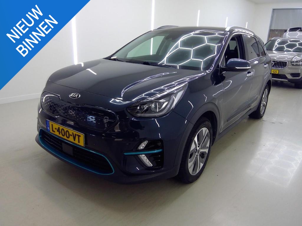 Kia Niro EV E-NIRO EXECUTIVELINE 64 kWh (100% SOH) I SCHUIF/KANTELDAK I STOELVERWARMING I APPLE CARPLAY I PREMIUM AUDIO