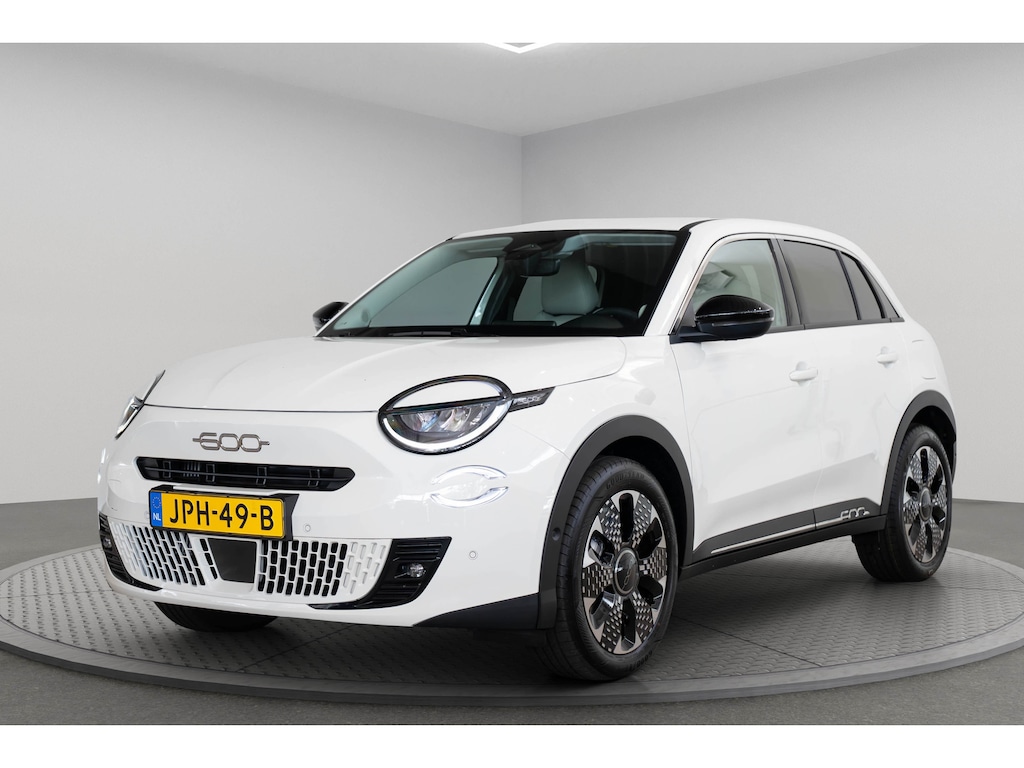 Fiat 600 1.2 145PK Hybrid La Prima | Tot 8 Jaar Garantie | Kunstlederen Bekleding | Camera | Climate Controle | Navigatie | Stoelverwarming | Keyless | Apple Caplay & Android Auto |