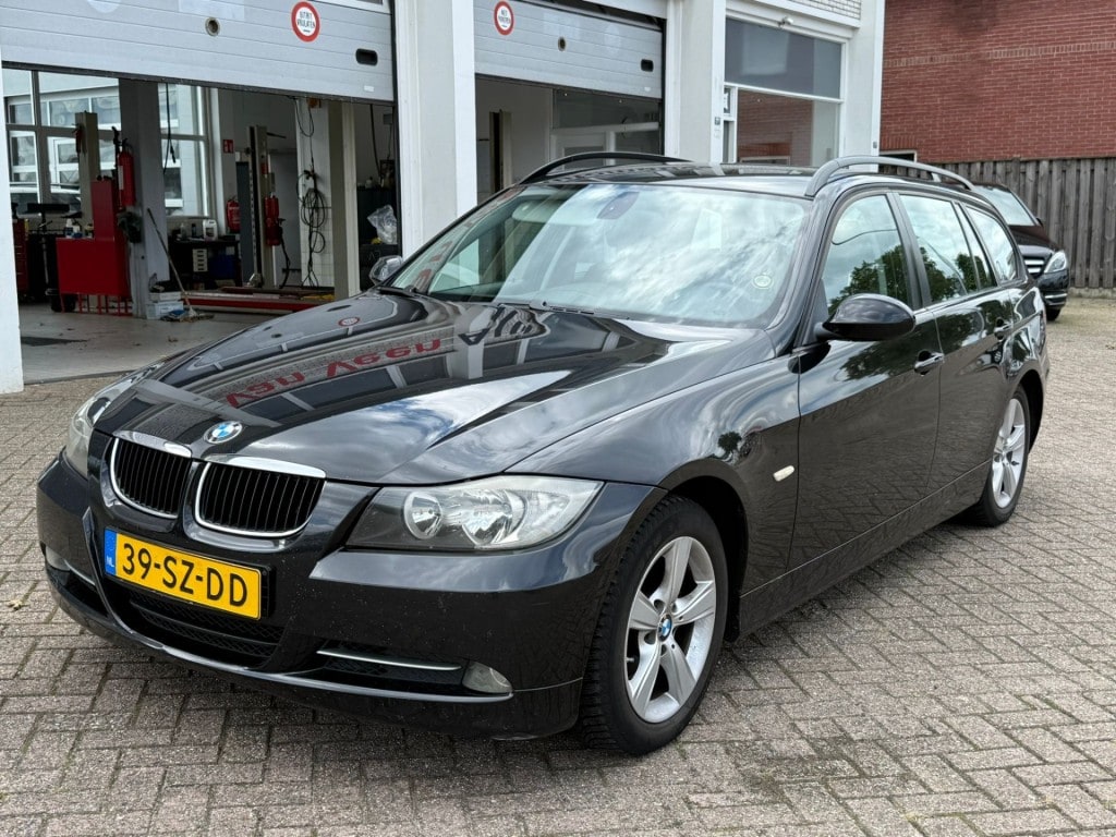 BMW 3-Serie 318D Introduction Navi Clima Cruise Trekhaak Export/Handel!!!