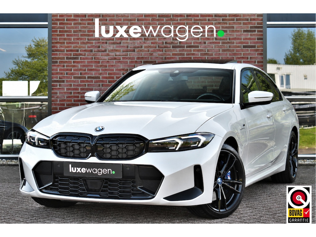 BMW 3-Serie 330e xDrive M-Sport Pro Pano M-zetels ACC HUD 19inch El-klep