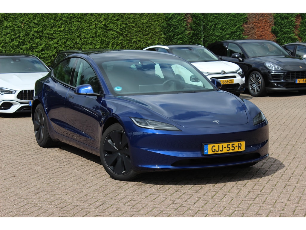 Tesla Model 3 RWD 60 kWh / Autopilot 4 / 4season banden / Panoramadak / Camera / Leder / 18'' / Navigatie / Stoelverwarming