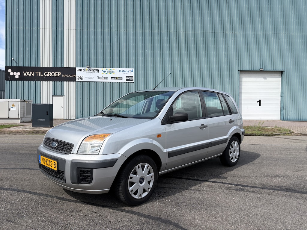 Ford Fusion 1.4-16V Cool & Sound 81 PK. Zeer fijn rijdende auto met slechts 142.000 KM !!! Alle keuringen toegestaan !!