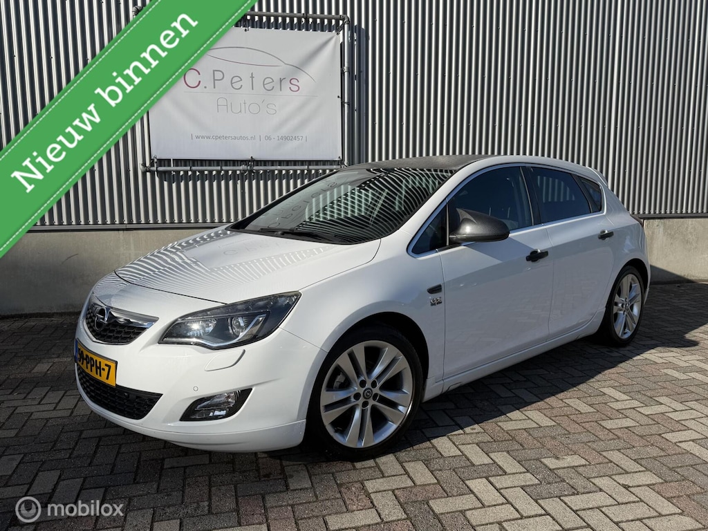 Opel Astra 1.4 Turbo 140pk Sport 2011 / Camera / groot Navigatie / Trekhaak / Xenon / NAP
