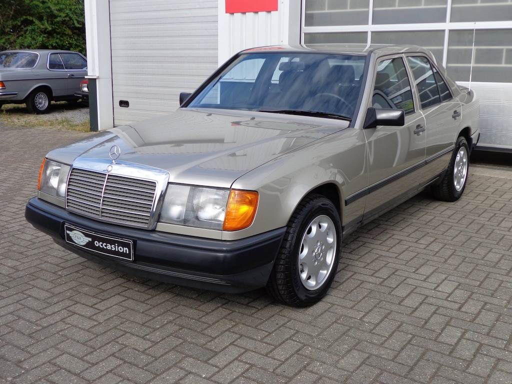 Mercedes-Benz 200-Serie 200-500 (W124) 230 E Smetteloze auto met slechts 73906 KM !! Automaat + Airco