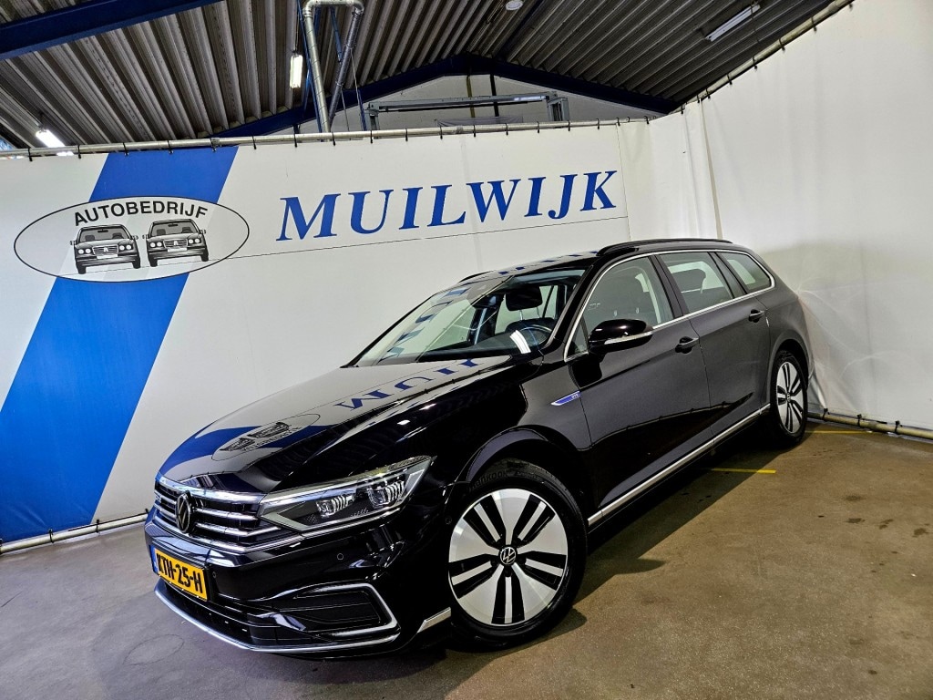 Volkswagen Passat Variant 1.4 TSI PHEV GTE / IQ Light / Trekhaak / Camera / Winterpack
