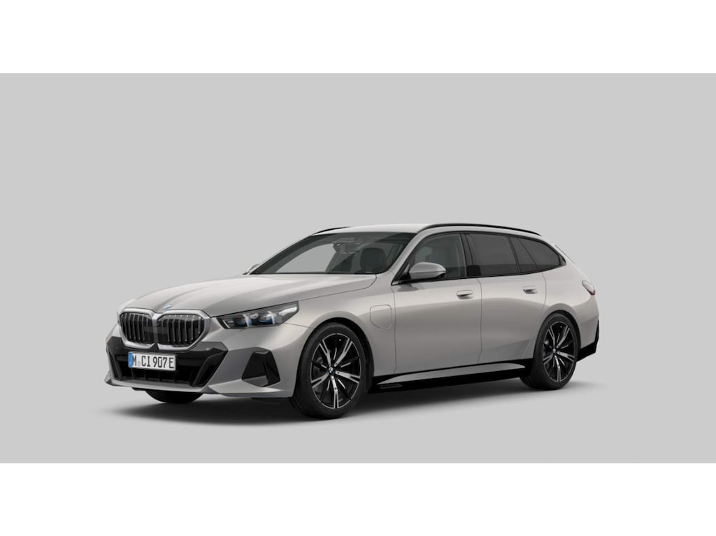 BMW 5-Serie Touring 530e M Sport | Driving Assistant Professional |  Innovation Pack | Travel Pack | Harman Kardon | Stuurwielverwarming | BMW Iconic Glow exterieurpakket |