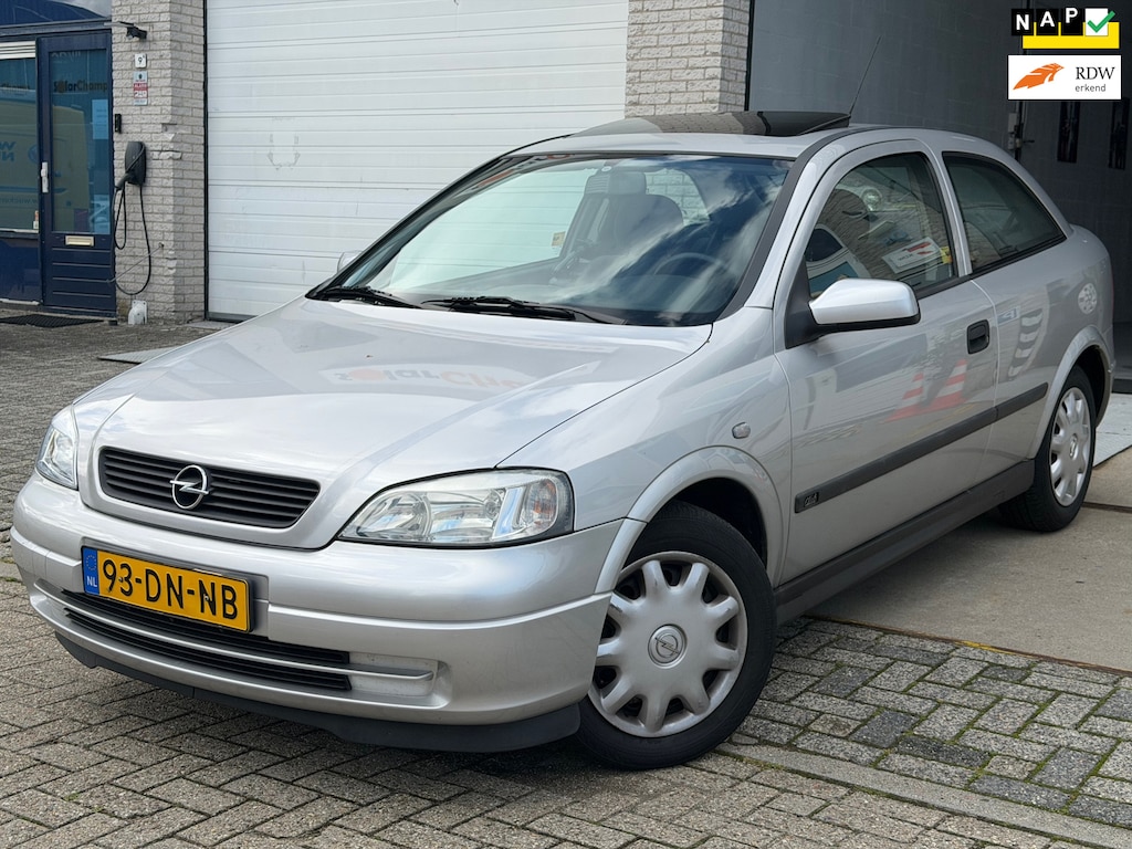 Opel Astra 1.6 Club/ AUTOMAAT/ 3drs/ nap/ goed onderhouden/ 1jaar apk/ pano/ EL-ramen/ zeer nette auto.