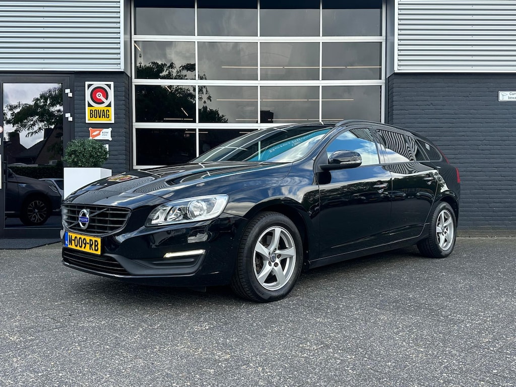 Volvo V60 2.0 T3 Kinetic, Airco, Bluetooth, Cruise, Trekhaak, Radio, Stuur/ Stoelverwarming