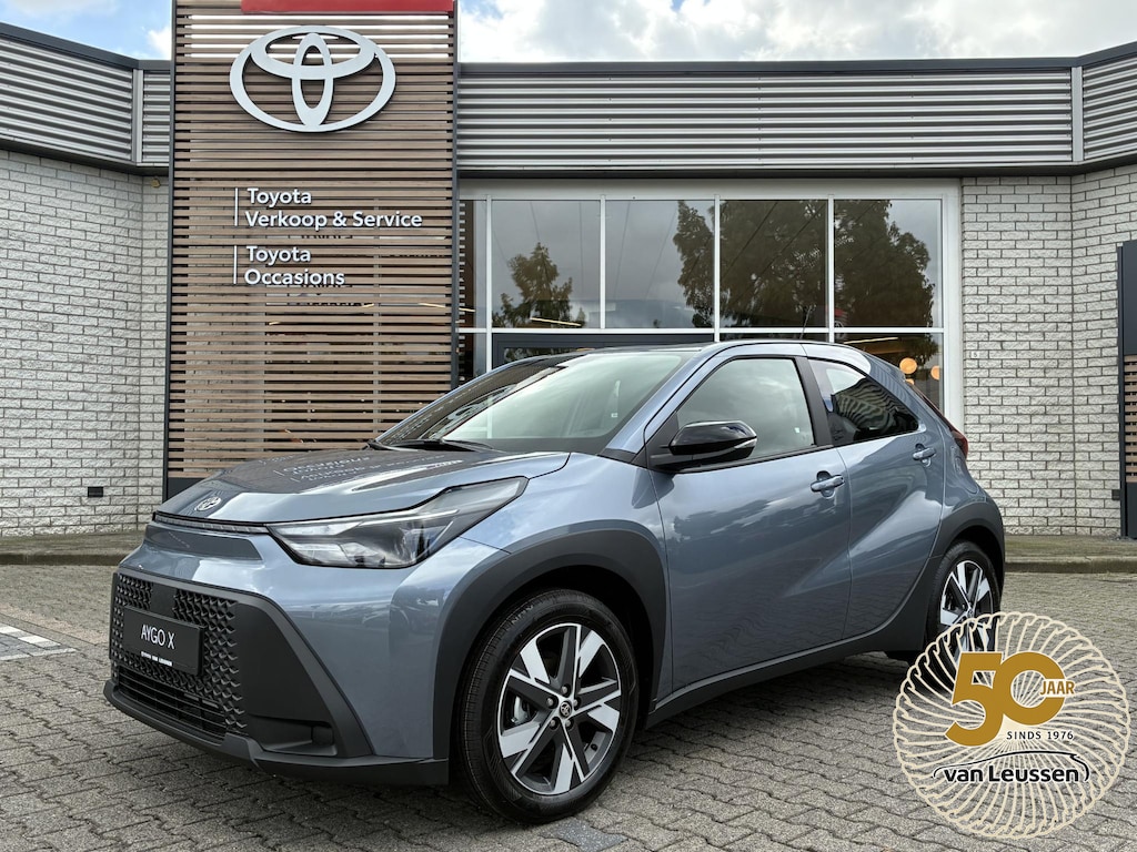 Toyota Aygo X HYBRID 115 PLAY NIEUW & DIRECT LEVERBAAR!!! APPLE/ANDROID CLIMA AD-CRUISE CAMERA 17" LM-VELGEN