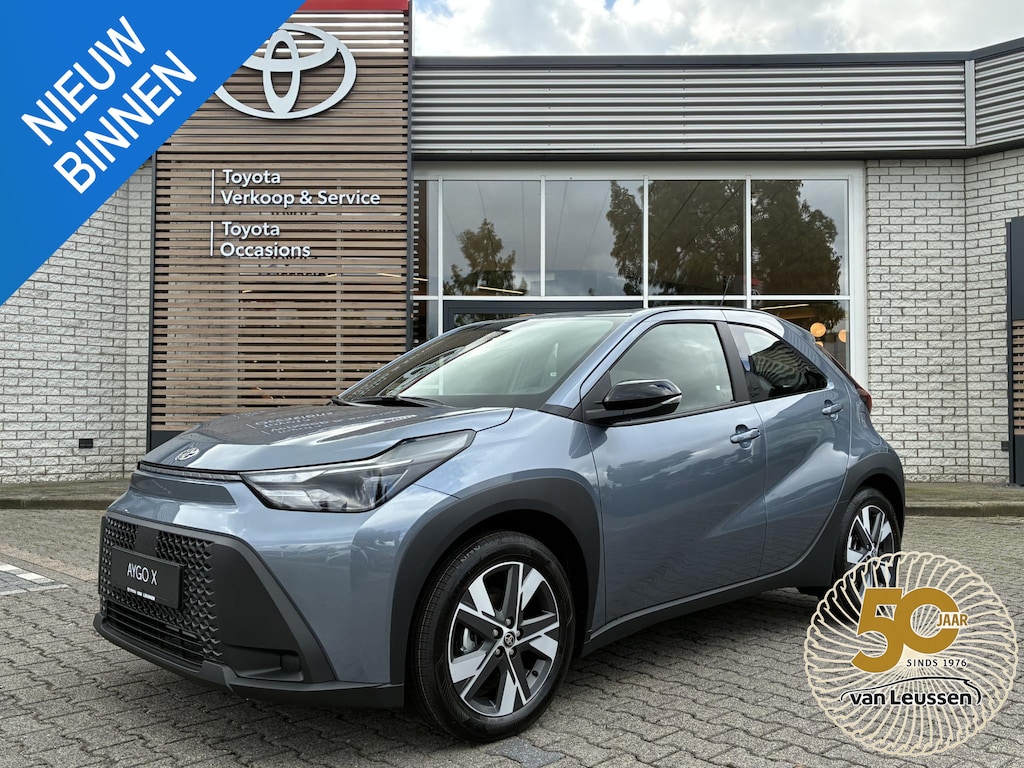 Toyota Aygo X HYBRID 115 PLAY NIEUW & DIRECT LEVERBAAR!!! APPLE/ANDROID CLIMA AD-CRUISE CAMERA 17" LM-VELGEN