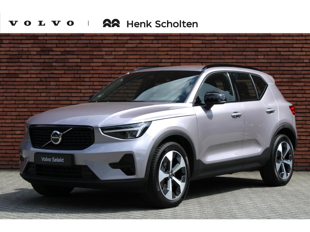 Volvo XC40 B4 Plus Dark | Trekhaak, inklapbaar | Stoel-/stuurwielverwarming | Premium audio by Harman Kardon | Elektrisch verstelbare voorstoelen met geheugenfunctie | Adaptieve cruise control | 19 inch. lichtmetalen velgen | Pilot assist | BLIS | Apple carplay/ Android auto |