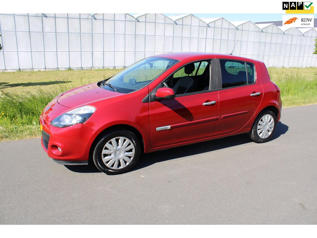 Renault Clio 1.5 dCi Authentique 5 Drs met navigatie en Airco