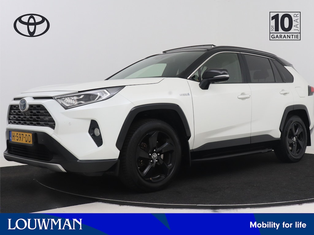 Toyota RAV4 2.5 Hybrid AWD Bi-Tone Innovation Pack I Panoramisch schuif-kanteldak I 360 graden camera I Digitale binnenspiegel I Trekhaak - 1650 KG trekgewicht | JBL | Dodehoek detectie | Navigatie | Apple CarPlay/Android Auto |