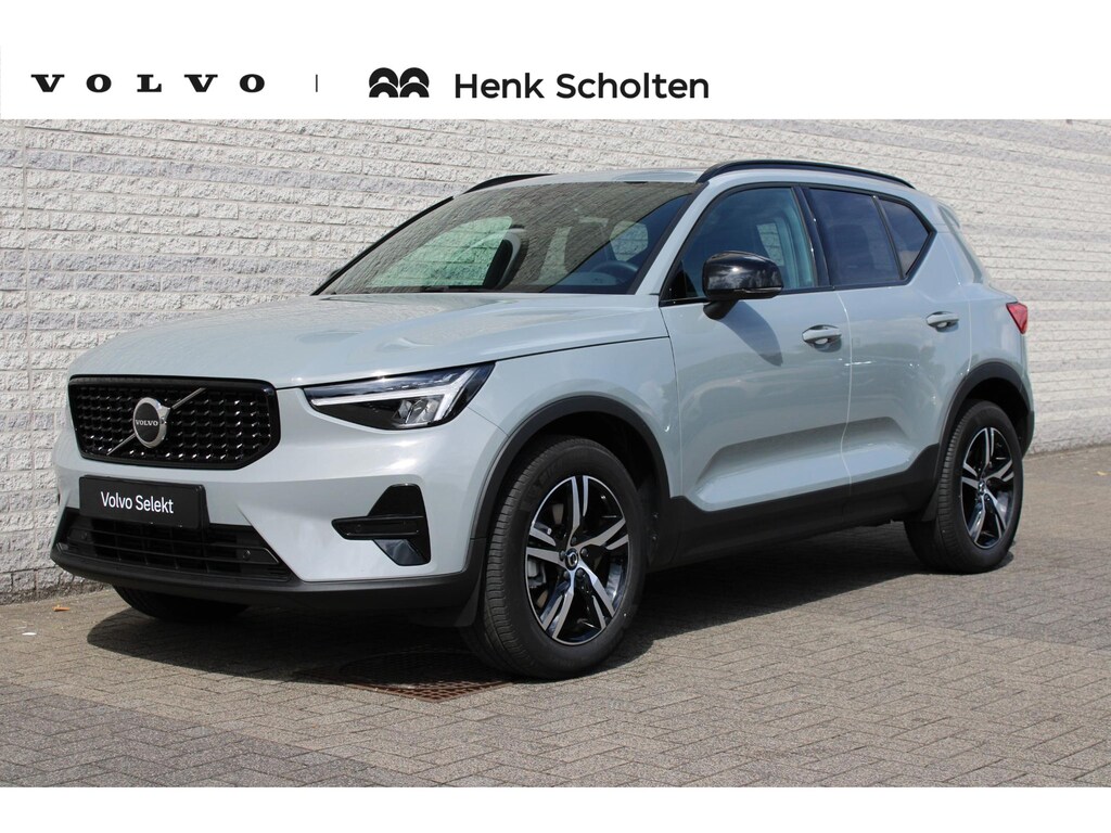 Volvo XC40 B4 Plus Dark | Panoramadak | Trekhaak | Verwarmbare voorstoelen en stuurwiel | Premium audio by Harman Kardon | Adaptieve cruise control