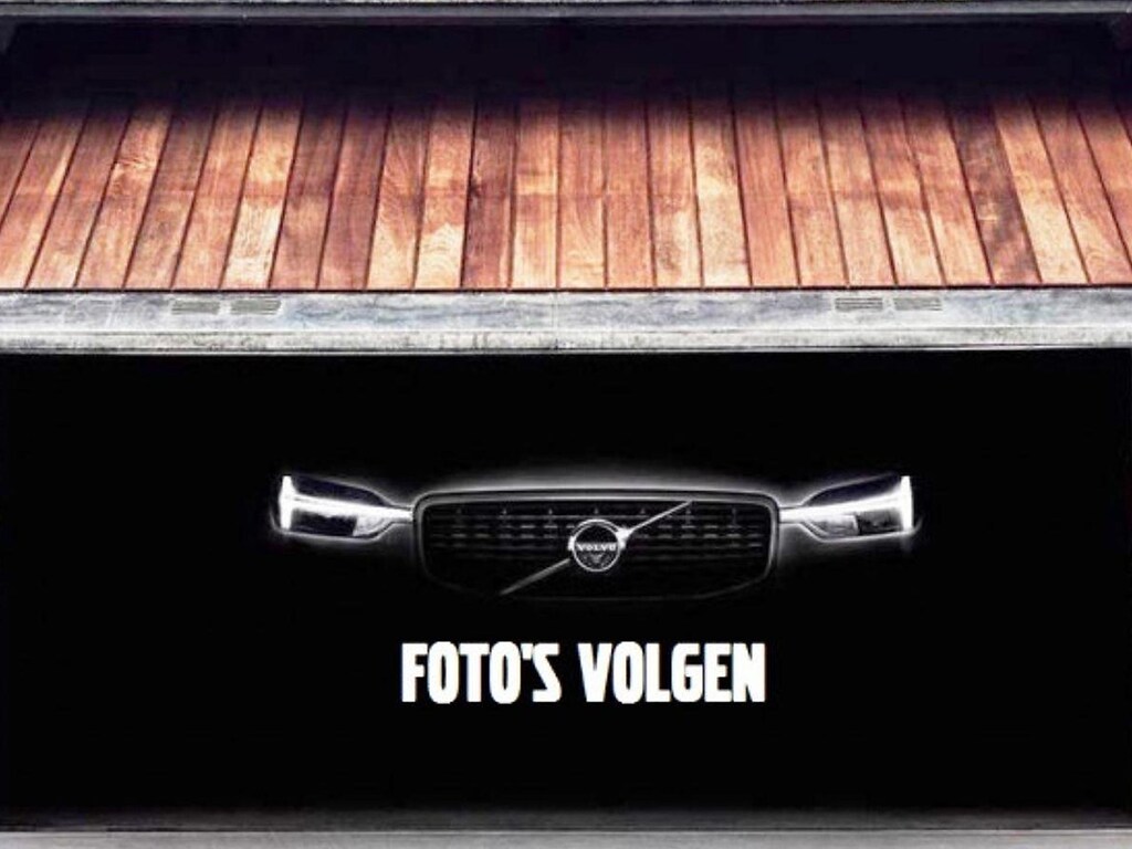 Volvo XC40 2.0 B4 Plus Dark | Panoramadak | Trekhaak | Getint Glas |