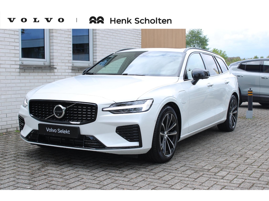 Volvo V60 T8 Plug-in hybrid AWD Plus Dark | Trekhaak | Panoramadak | Verwarmbare voorstoelen, achterbank en stuurwiel | Head-up display | 360 graden camera | Premium audio by Harman Kardon | Apple carplay/Android auto | Keyless |