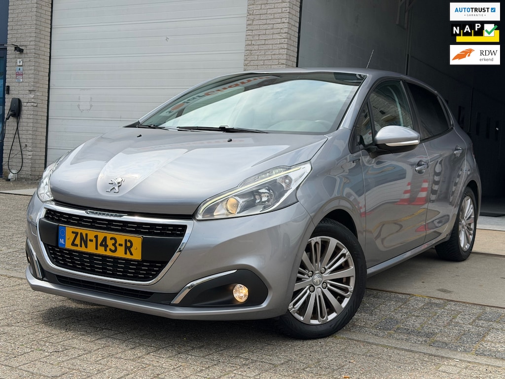 Peugeot 208 1.2 PureTech Signature/ nap/ 1e EIG/ dealeronderhouden/ 1jaar apk/ luxe uitvoering/ zeer nette auto.
