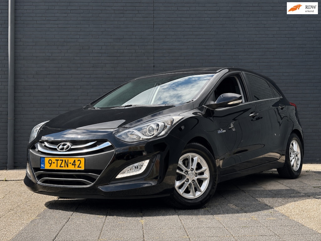 Hyundai i30 1.6 GDI Go! | Navi | Camera | Parkeersensoren
