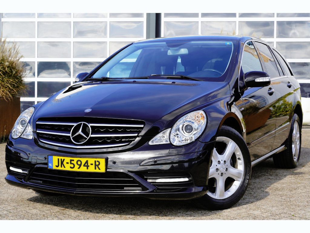 Mercedes-Benz R-klasse 300 CDI BlueEFFICIENCY 190pk | 7-persoons | Achteruitrijcamera | Bi-xenon koplampen | Cruise control | Lederen bekleding | Luchtvering | Parkeersensor voor en achter | Voorstoelen verwarmd | Dealer onderhouden!