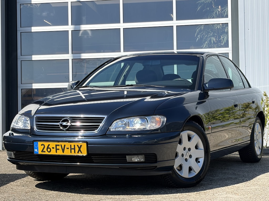 Opel Omega 2.2i-16V Elegance 145pk | Origineel Nederlands | Automaat | Xenon koplampen | Cruise control | Electronic climate control | Lichtmetalen velgen 16" | Uniek Exemplaar!