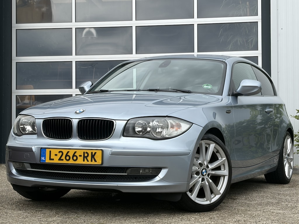 BMW 1-Serie 118i Business Line 142pk | Apple carplay/Android auto | Bluetooth | Isofix bevestiging voor kinderzitjes | Lichtmetalen velgen 18" | Parkeersensor achter | Voorstoelen verwarmd | Zeer nette auto!