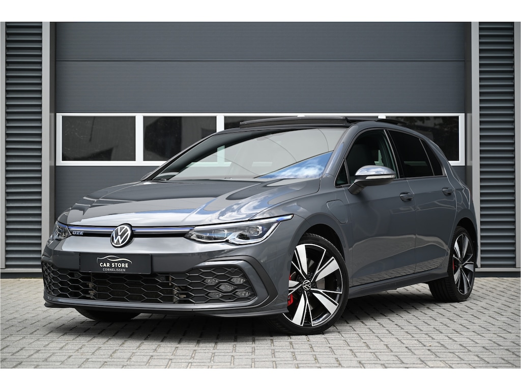 Volkswagen Golf 1.4 GTE 245 PK / PANO / LEDER / MEMORY / CAMERA / STOELVENTILATIE / SFEERVERLICHTING / BLIND SPOT / 18"