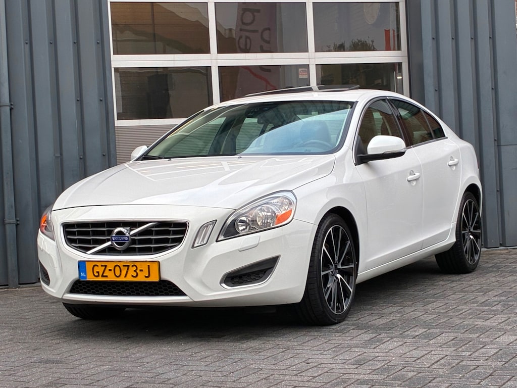 Volvo S60 2.5T 250pk Automaat, Leder, Climate control, Cruise control, Schuifdak, Apk 08-2027!