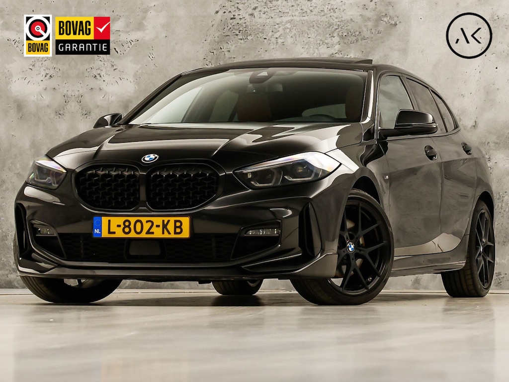 BMW 1-Serie 118i M Sport Automaat (PANORAMADAK, M PAKKET, DEALER ONDERHOUDEN, STUUR/STOELVERWARMING, CAMERA, BRUIN LEDER, SPOILER, BLACK PACK, SFEERVERLICHTING, NIEUWSTAAT)