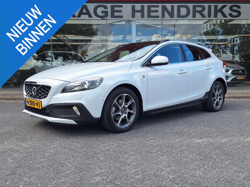 Volvo V40 Cross Country 1.6 T4 Ocean Race Automaat | Panorama | Leder | Bi Xenon | Trekhaak 1500kg | Navigatie | Camera |