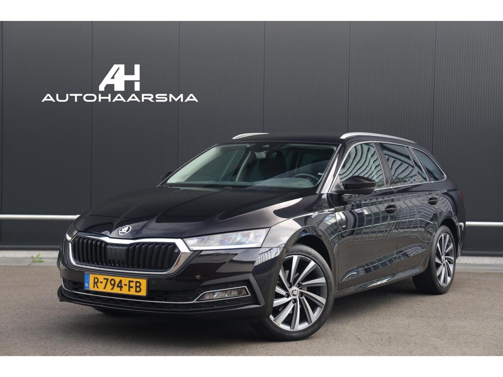 Skoda Octavia Combi 1.0 TSI 110pk Business Edition Plus Camera Stoelverwarming ACC Getint Glas 18-inch Sfeerverlichting