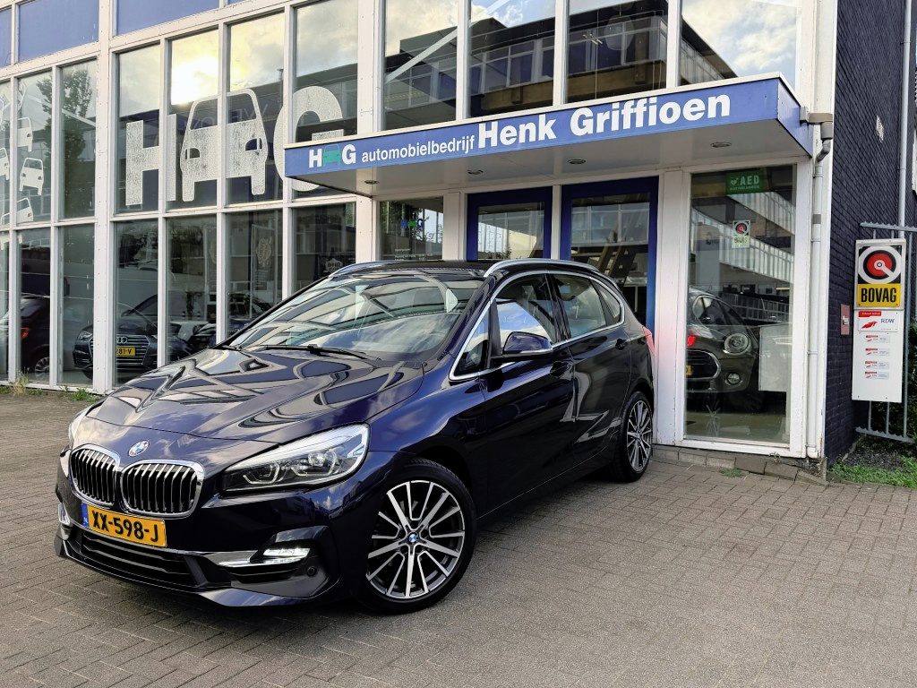 BMW 2-Serie Active Tourer 218i High Executive I Navigatie I Camera I Trekhaak I HUD I LED