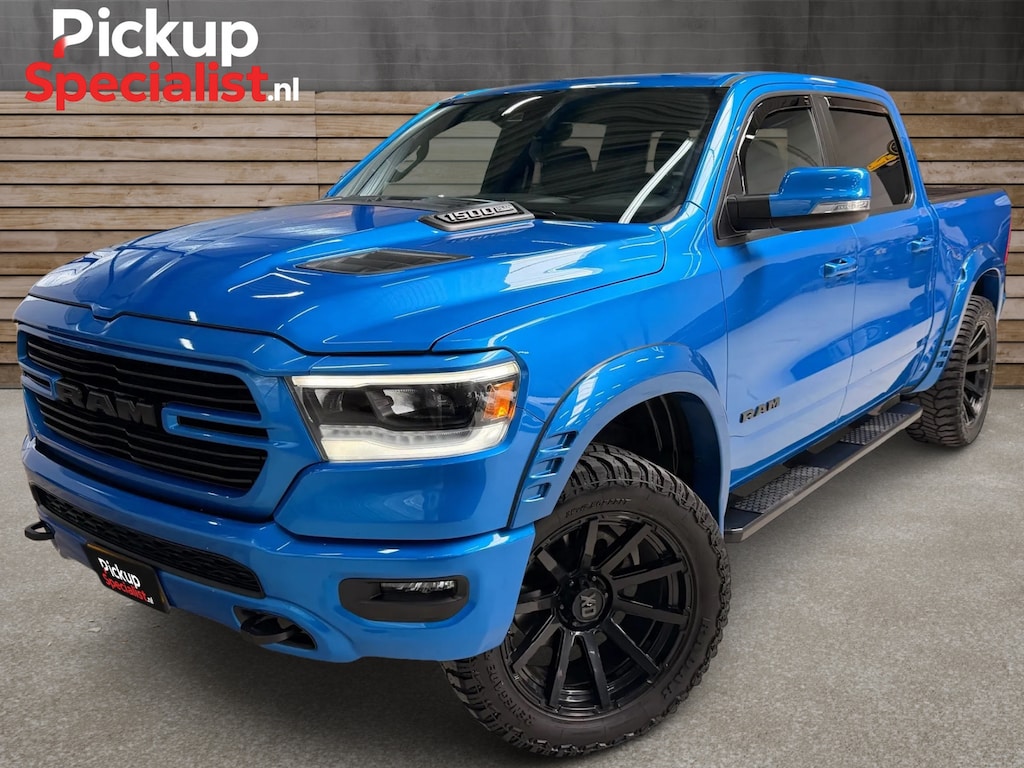 Dodge Ram 1500 5.7 V8 4x4 Crew Cab Big Horn , VERHOOGD , WIDE BODY , STUUR CARBON, OPEN UITLAAT
